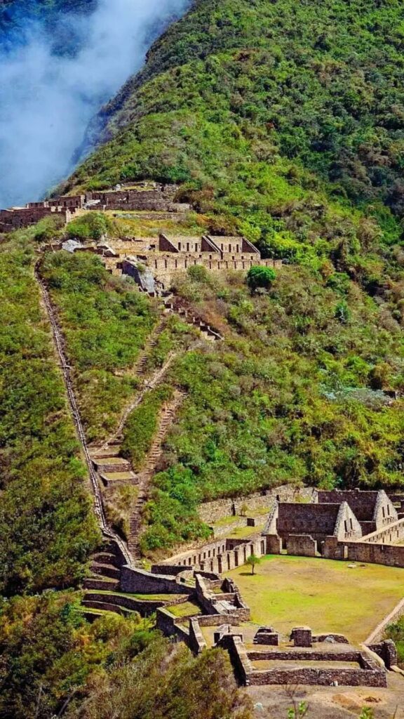 CHOQUEQUIRAO TREK 3 DÍAS