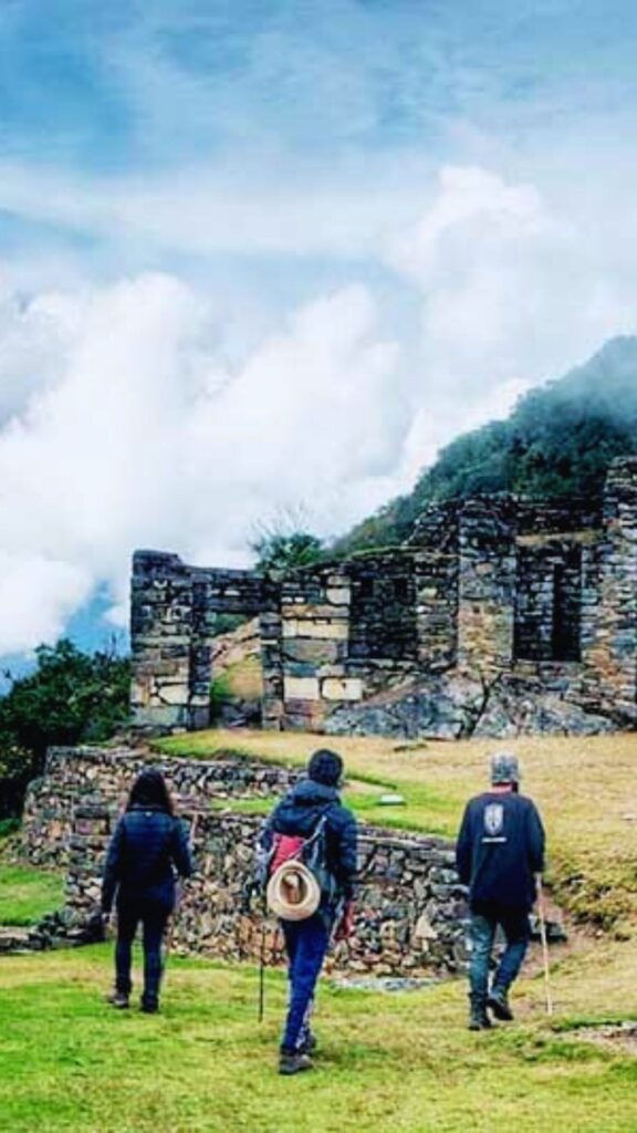 CHOQUEQUIRAO TREK 3 DÍAS
